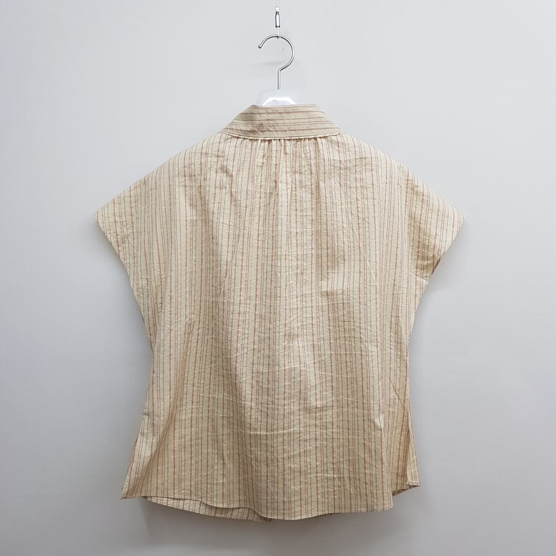 한섬 타임 2022 스트라이프 러플 디테일 블라우스 M사이즈 상품이미지4