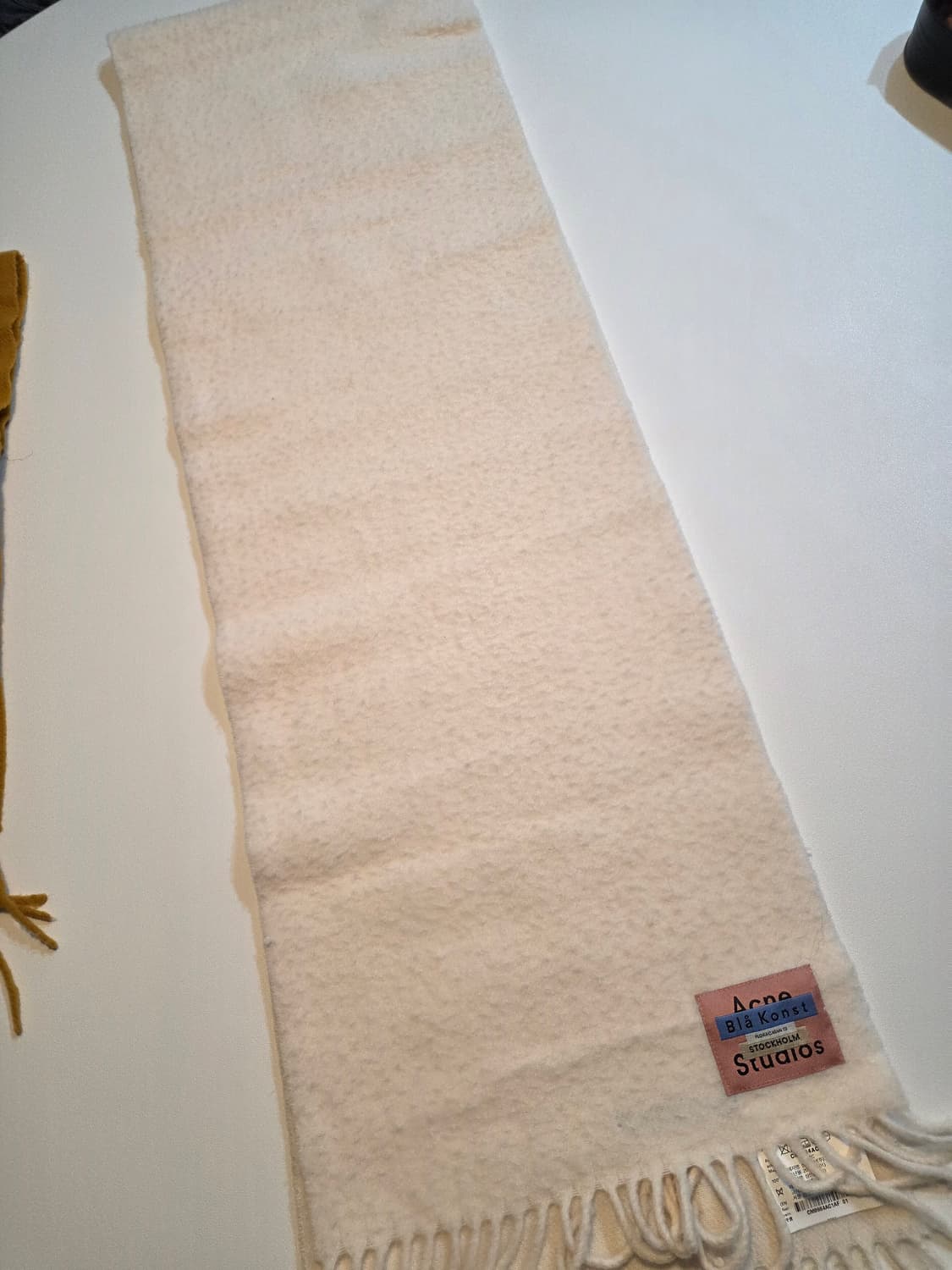 아크네 스튜디오 크림컬러 울 머플러 새제품 판매합니다 상품이미지3