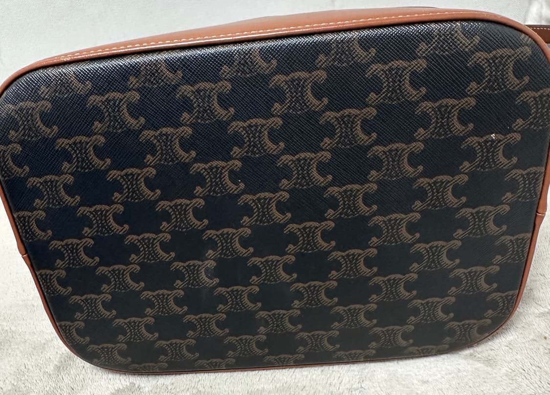 셀린느 트리옹프 버킷백 미디움 상품이미지5