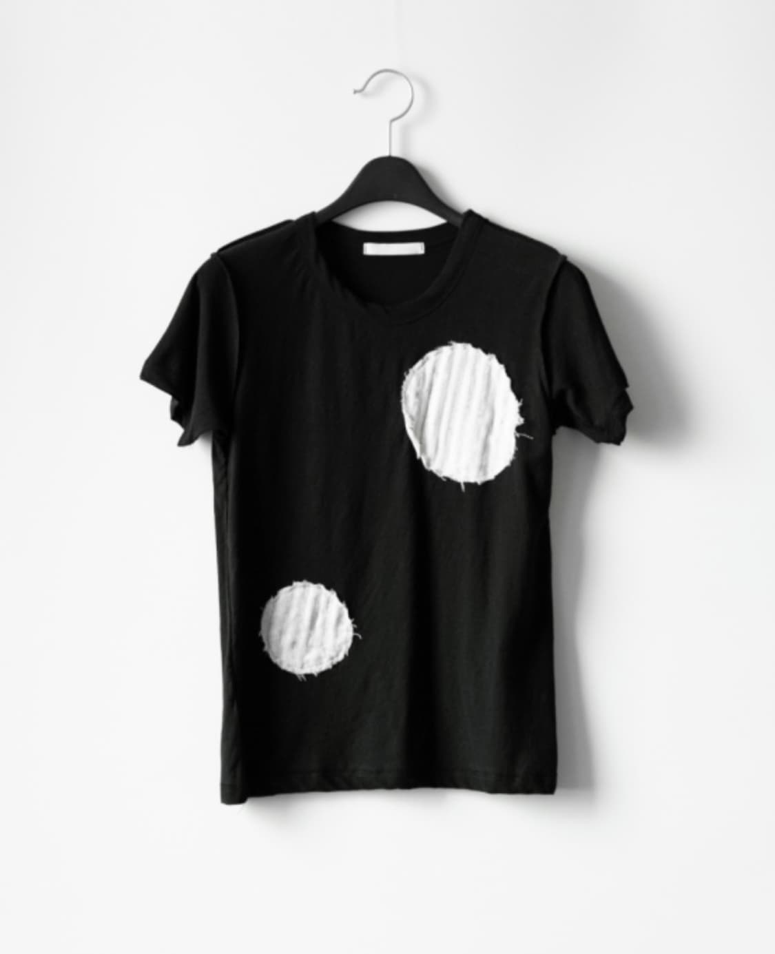 오무수히 반팔 circle patch crop half top 검정 상품이미지1