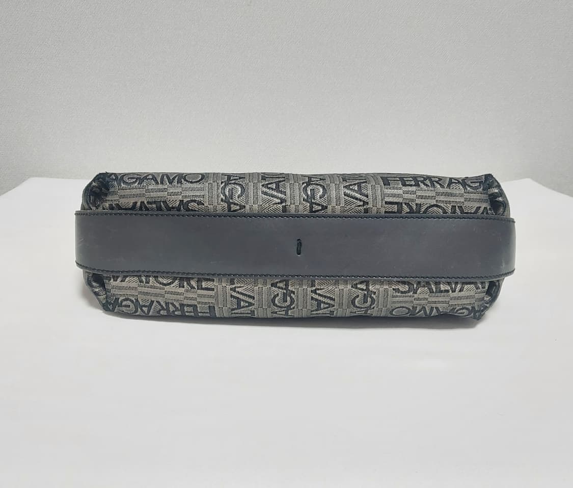 페라가모 캔버스 로고 숄더 호보백 (정품) 상품이미지8