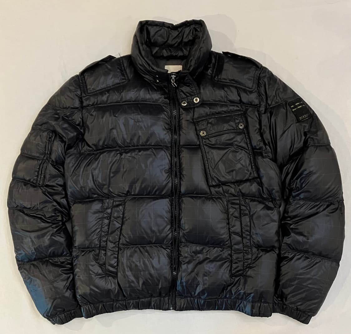 디젤 유광 멀티포켓 견장 체크패턴 숏패딩 블랙 상품이미지1