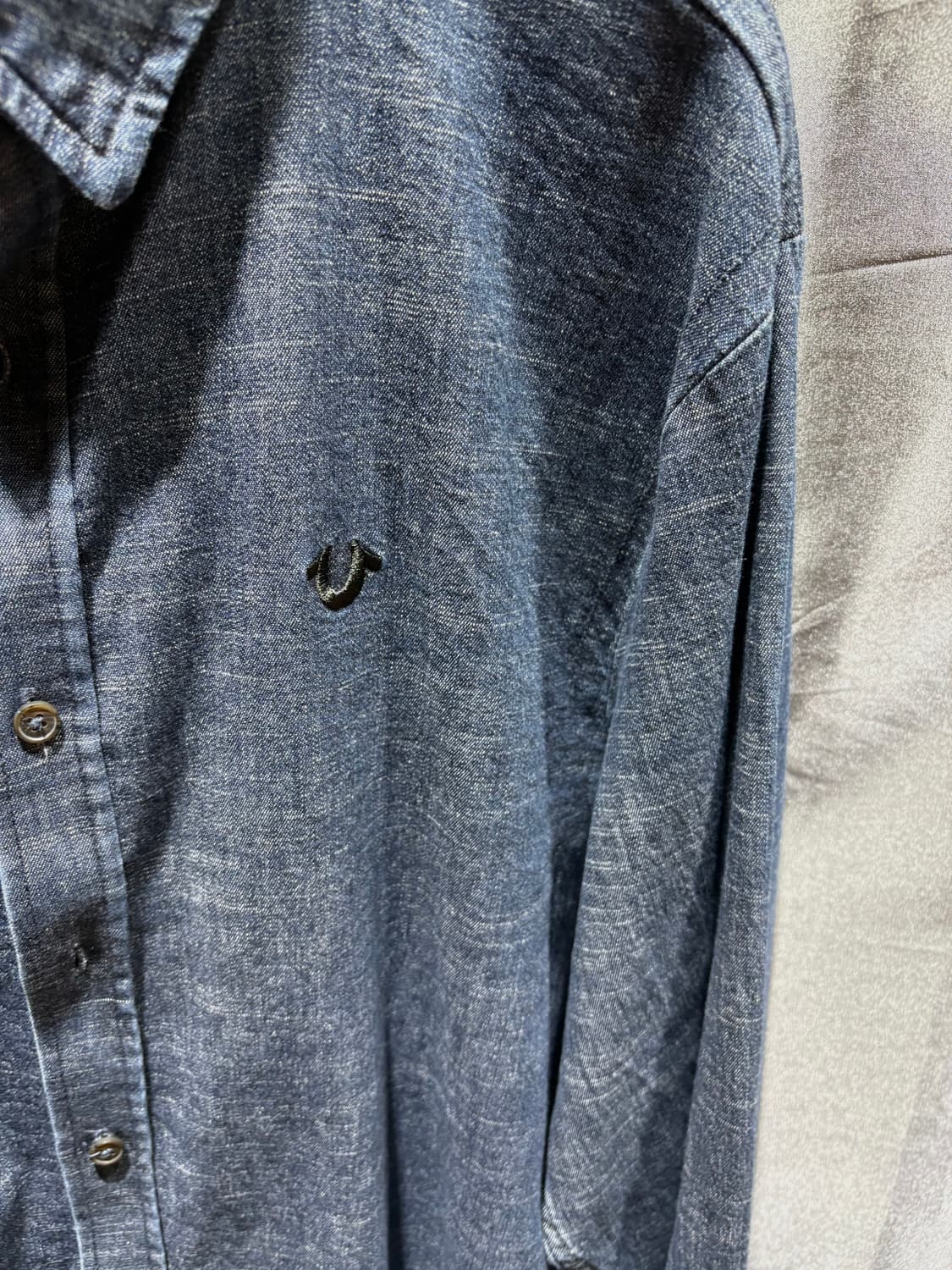 M 트루릴리전 심볼로고 생지 데님셔츠 상품이미지4