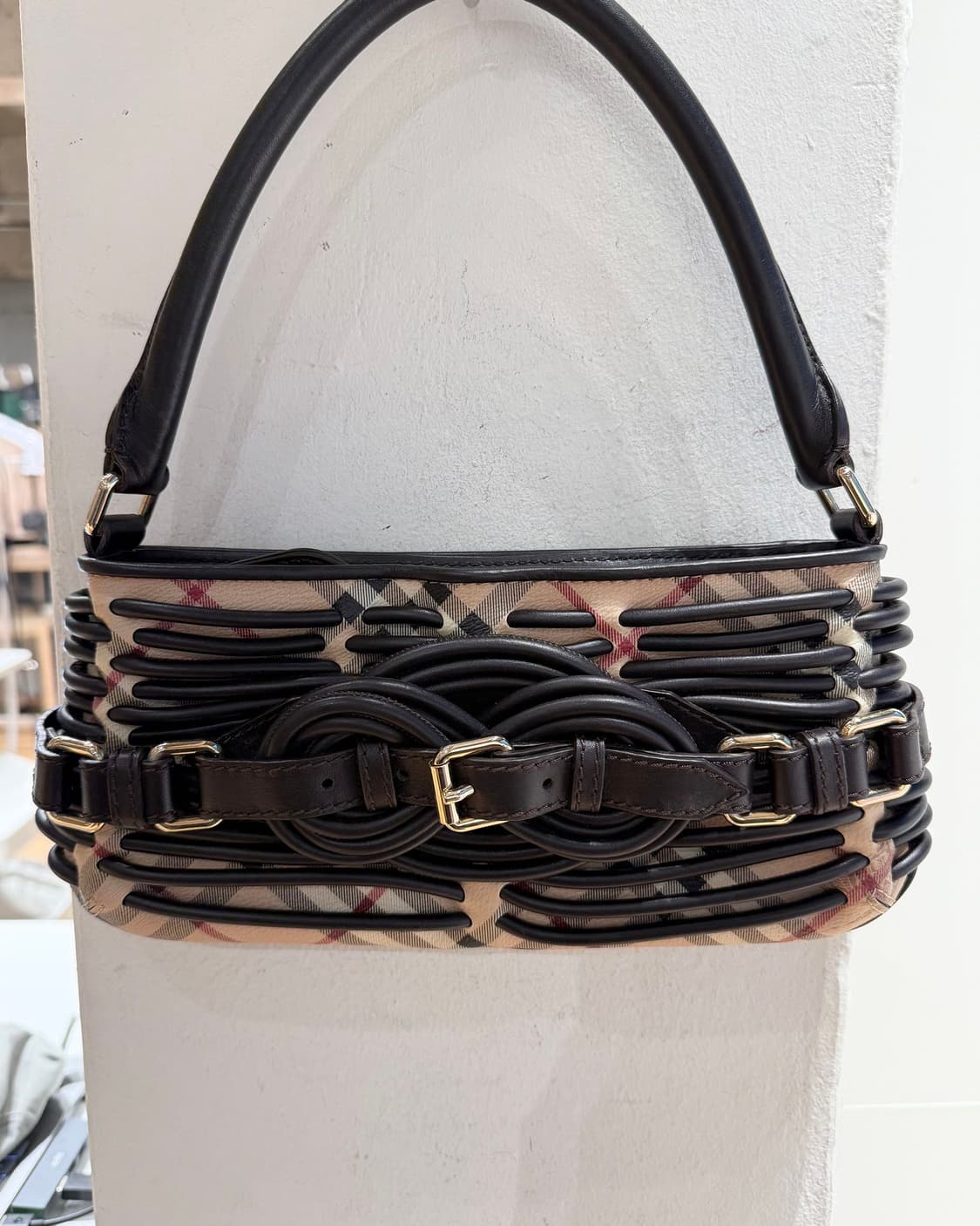 버버리 브라운 하우스 체크 숄더백  상품이미지3