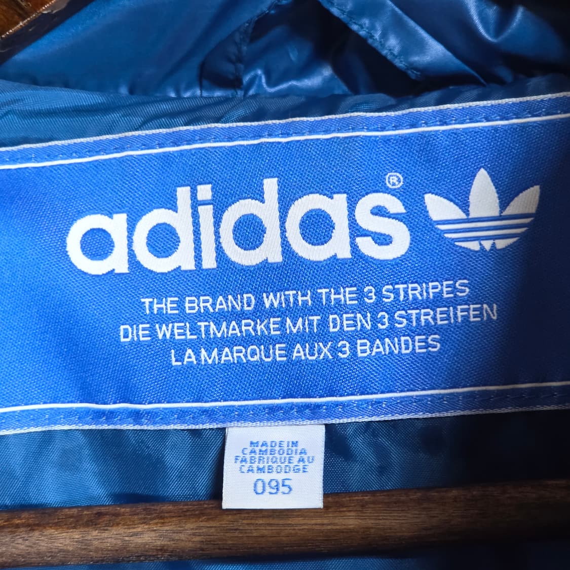 아디다스 블루 배색 유광 푸퍼 패딩 상품이미지9