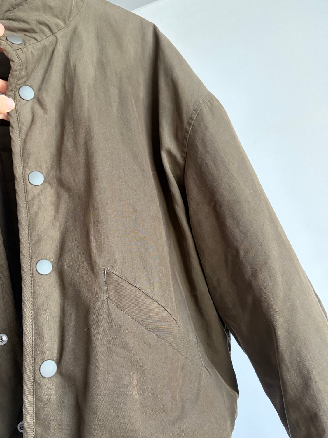 유니클로 U 숏패딩 카키 s  여성용 유니클로르메르 상품이미지6