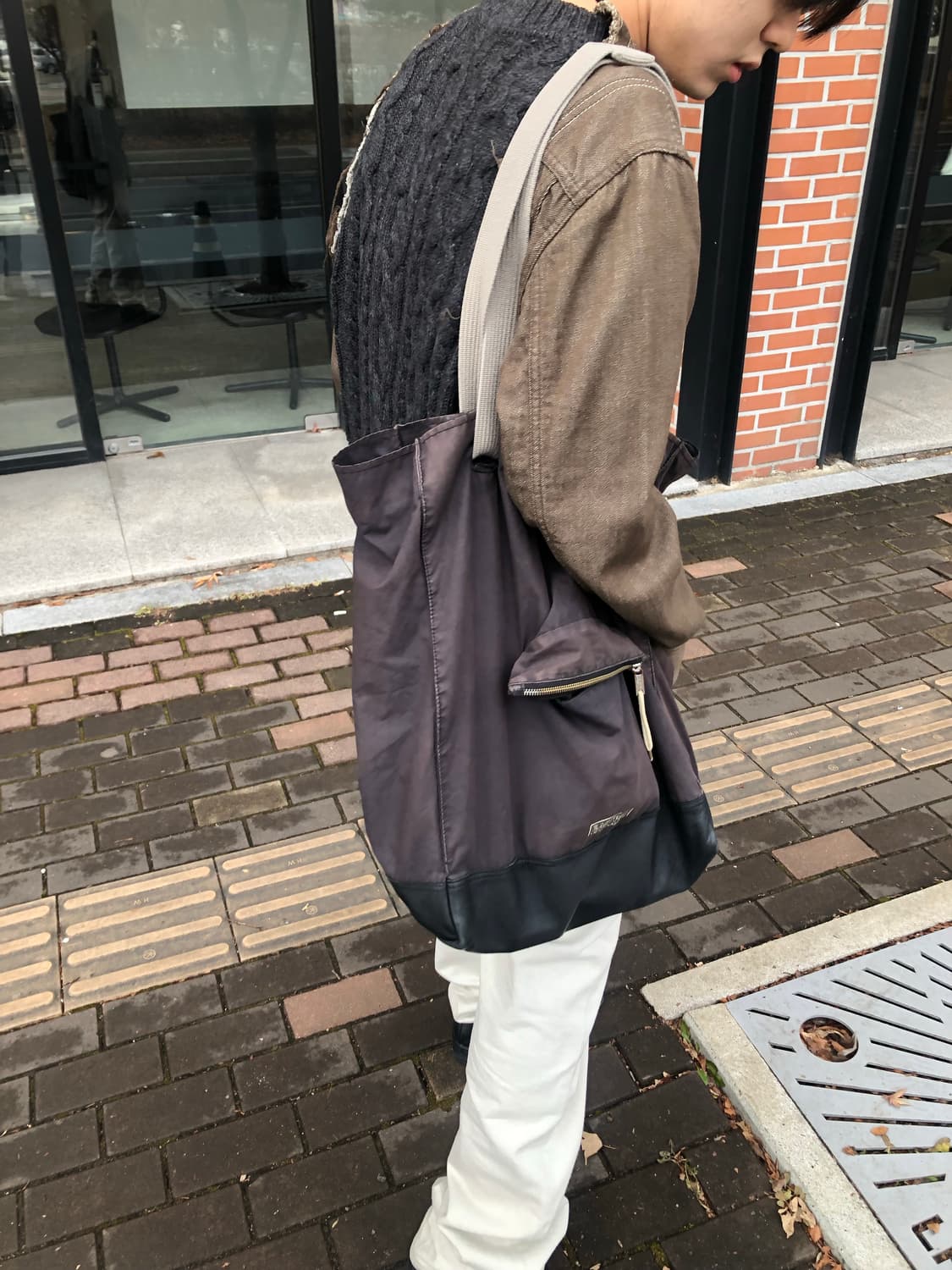 크리스 반 아쉐 이스트팩 페이딩 숄더백 상품이미지1