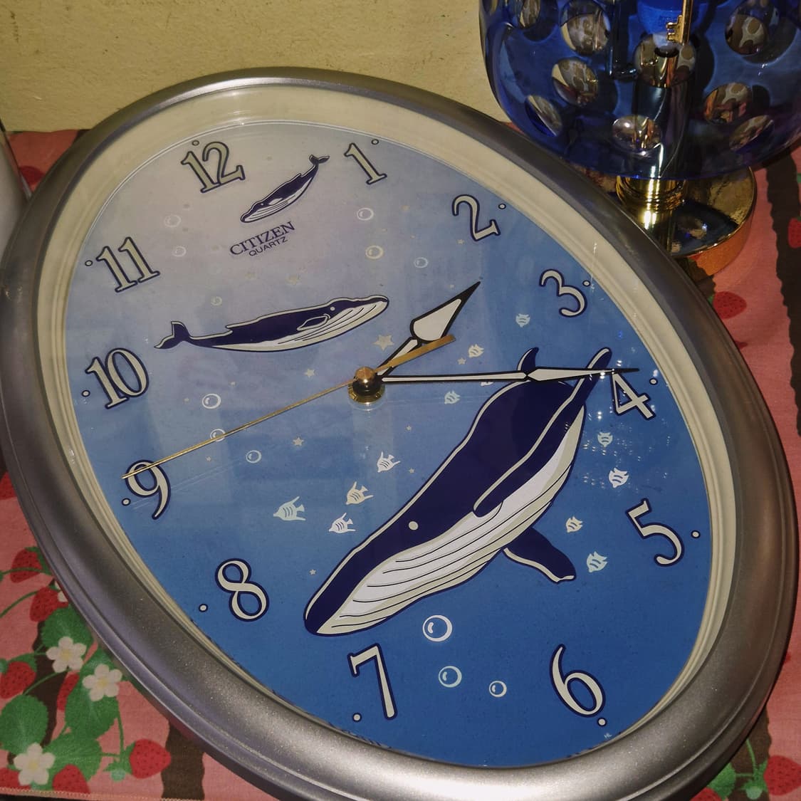 70s 시티즌 뉴트로 야광 고래 오발 벽시계 상품이미지8