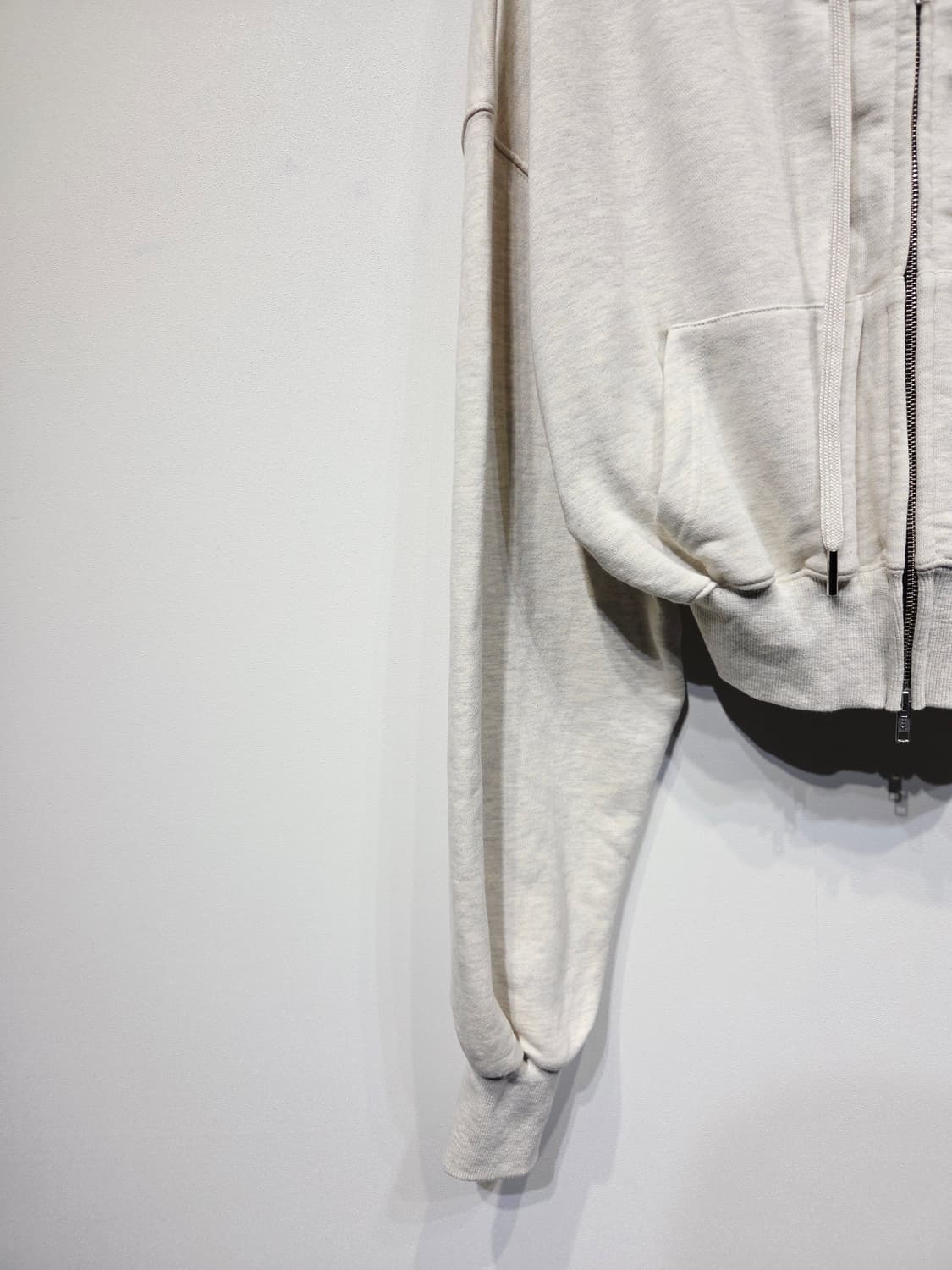 WOOALONG 우알롱 시그니처 크롭 후드 집업 오트밀 상품이미지4