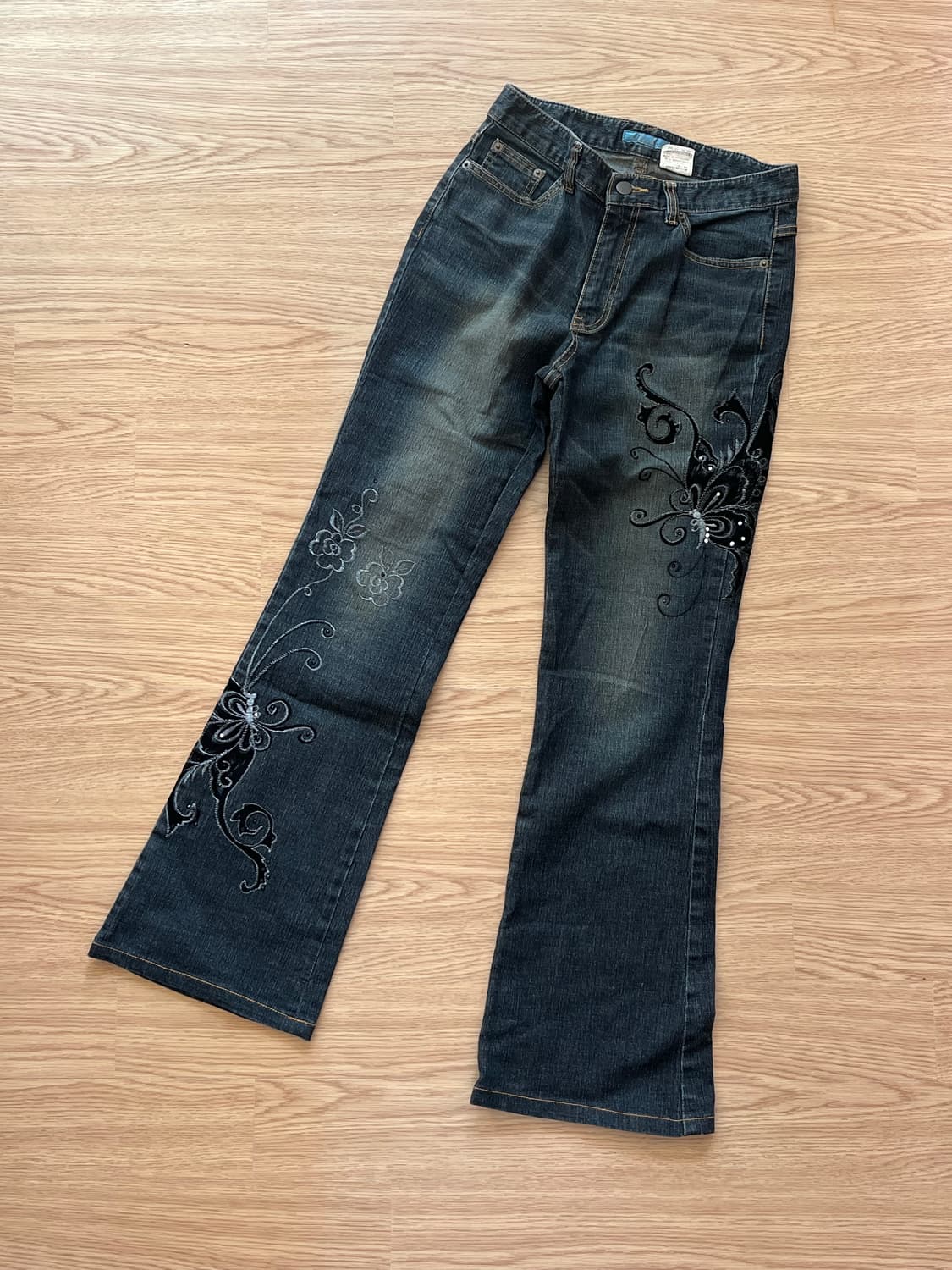 일본 빈티지 부츠컷 자수나비 흑청바지 상품이미지2