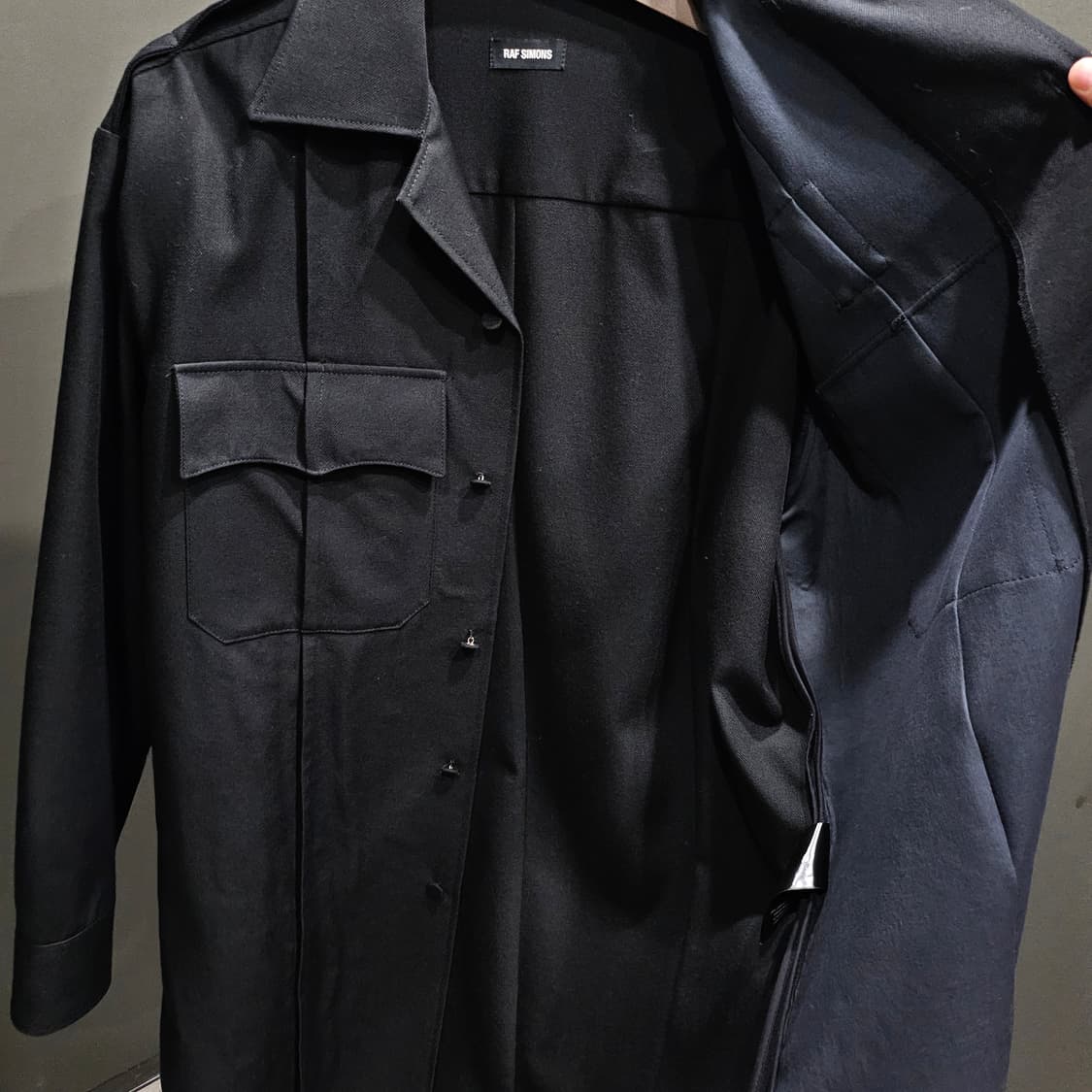 라프시몬스 밀리터리 발마칸 견장 블랙 코트 상품이미지5
