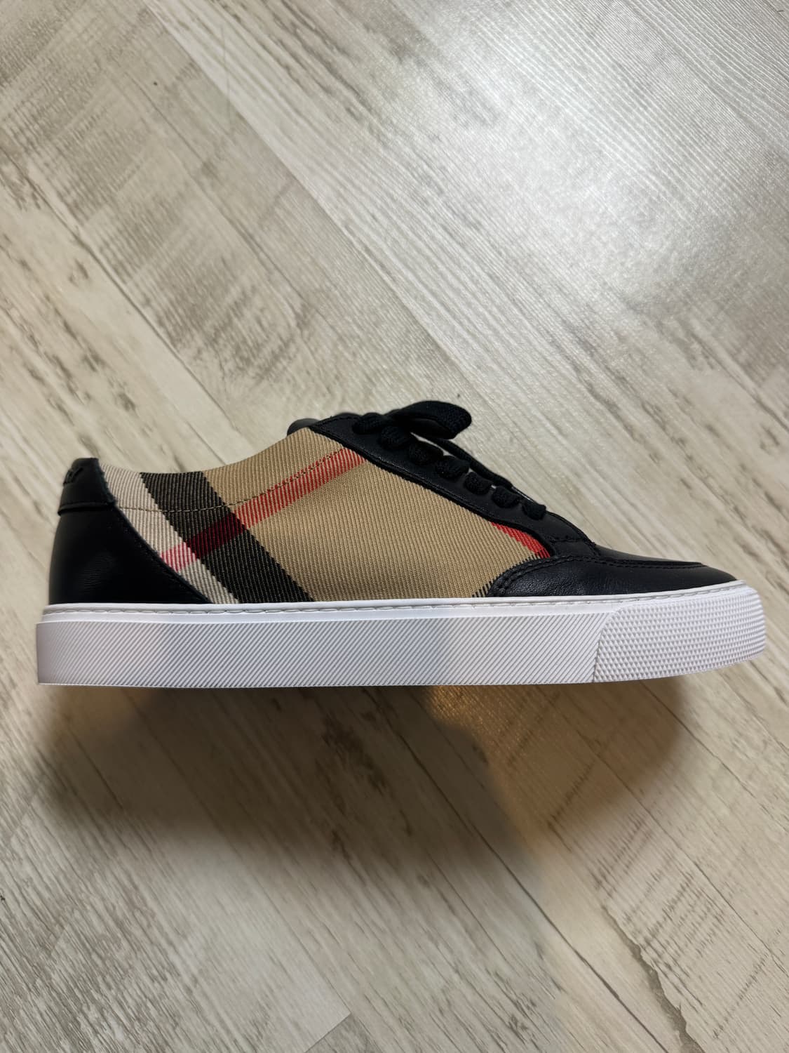 버버리 여성 레더 스니커즈 35 상품이미지6