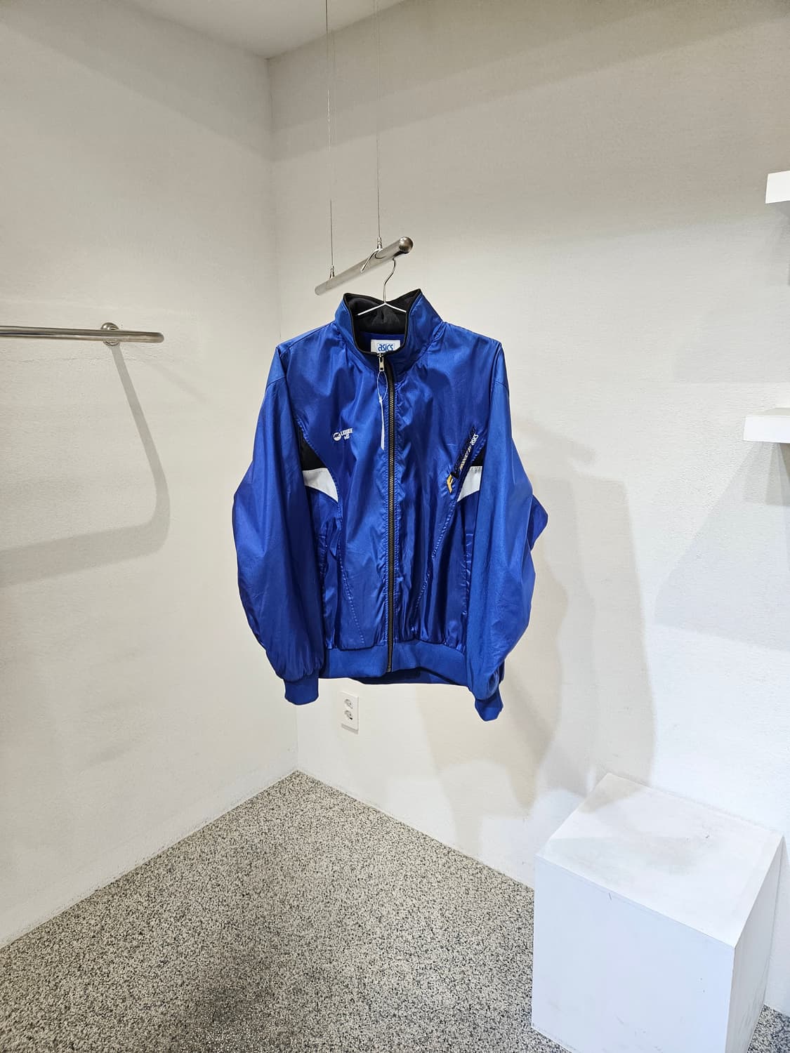 아식스 올드스쿨 바람막이 상품이미지1