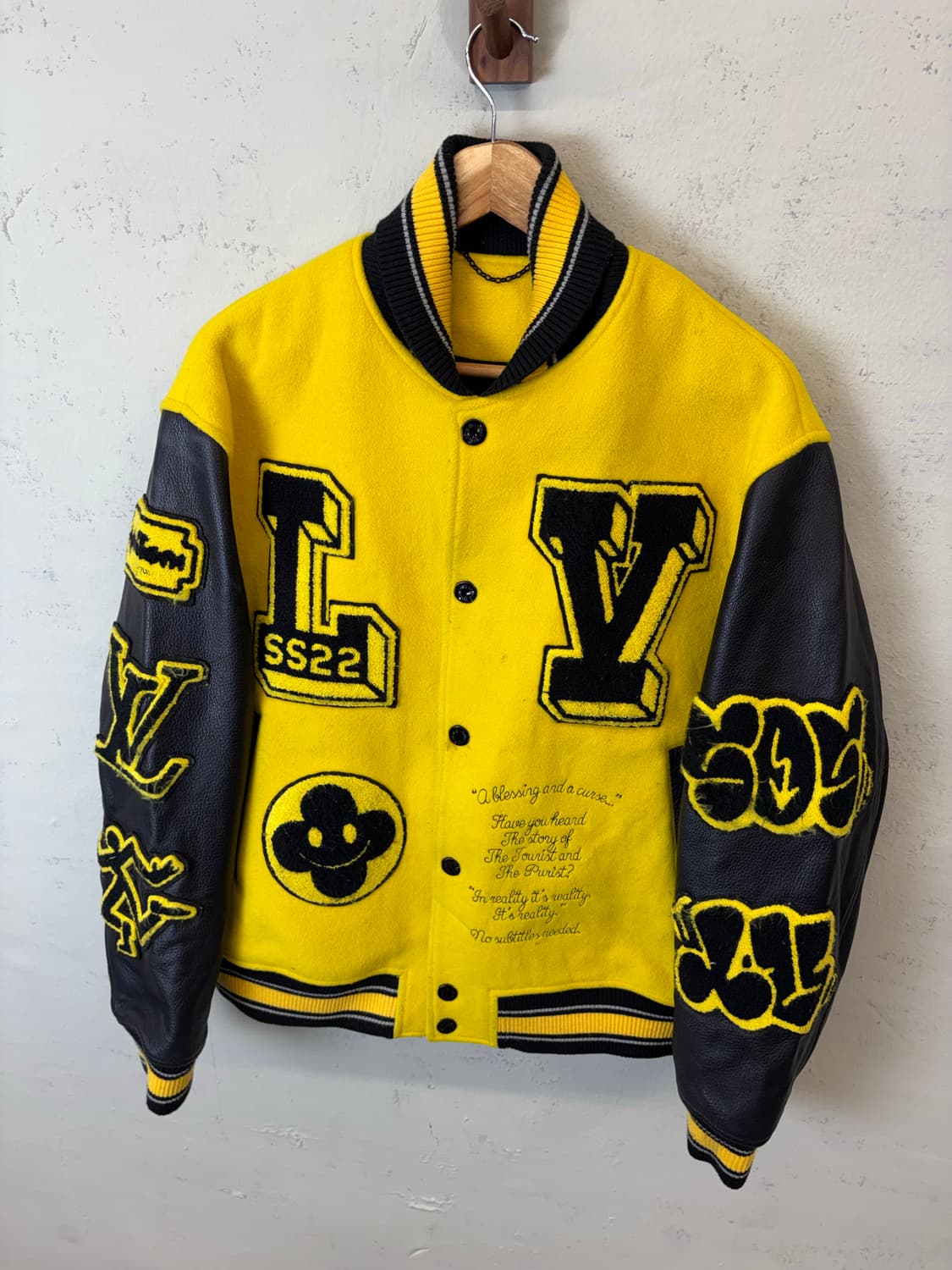 루이비통 엠브로이드 레더 자수 바시티 자켓 상품이미지3