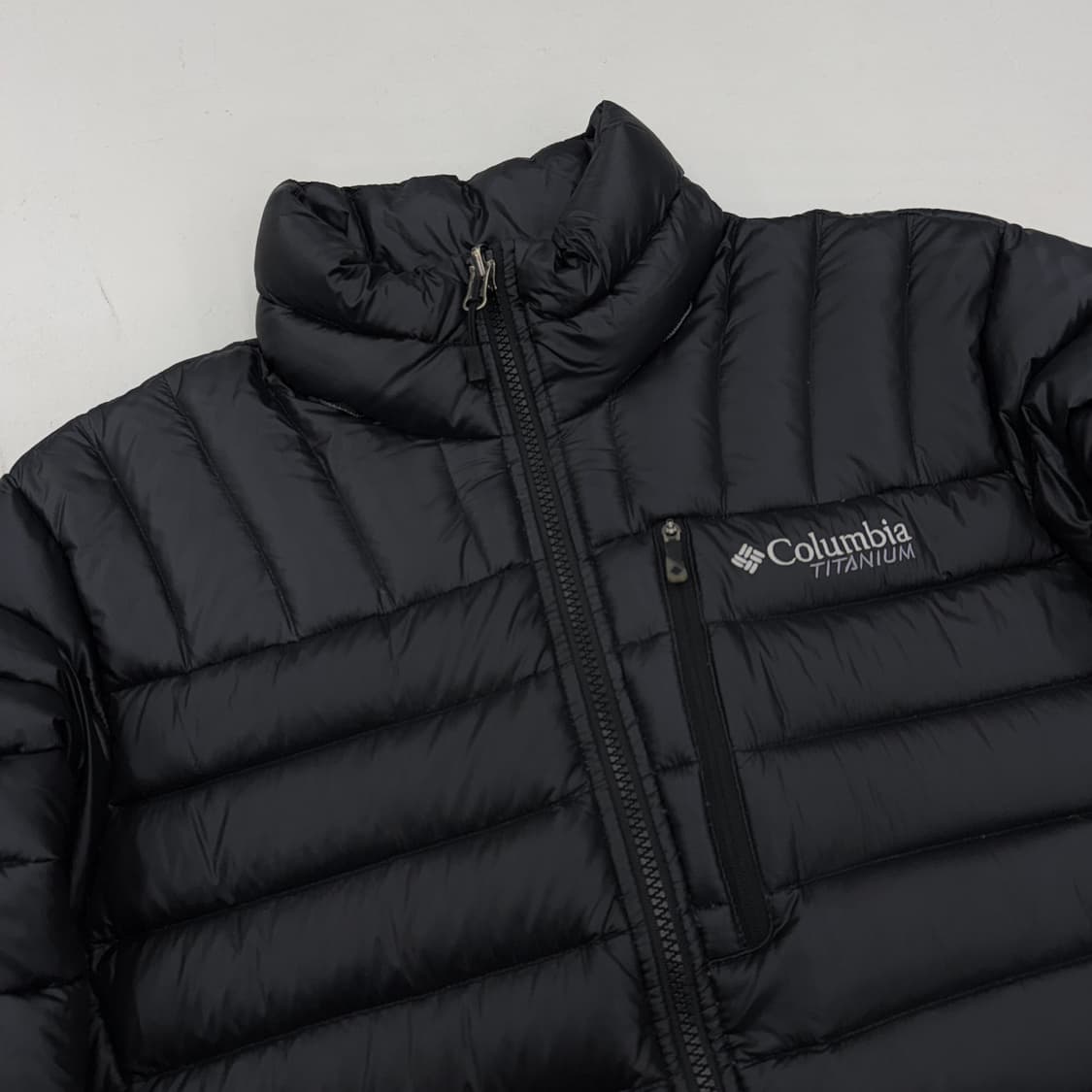 컬럼비아 고프코어 애벌레 퍼텍스 경량패딩 블랙 상품이미지3