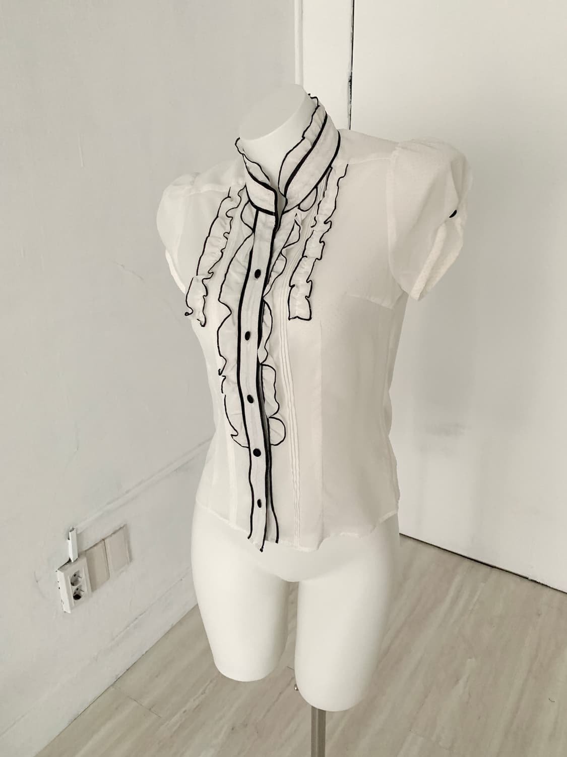 Black Trim White see-through Blouse 상품이미지1