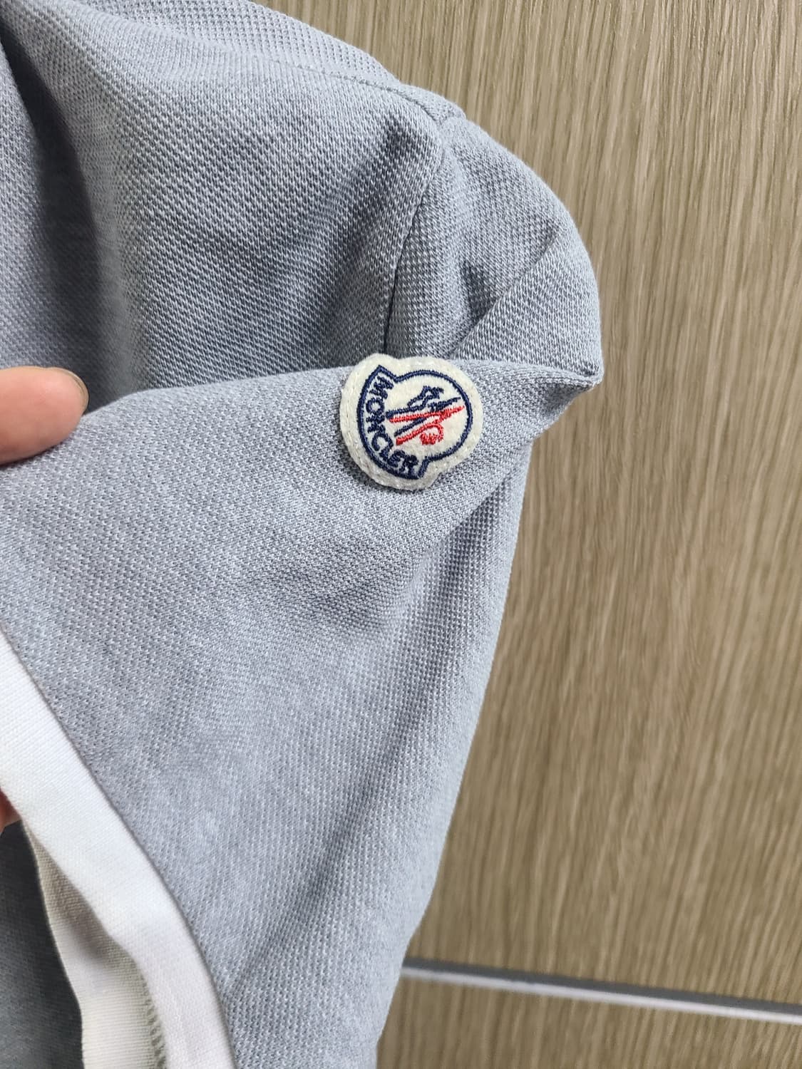 몽클레어 그레이 카라 반팔 티셔츠 상품이미지4