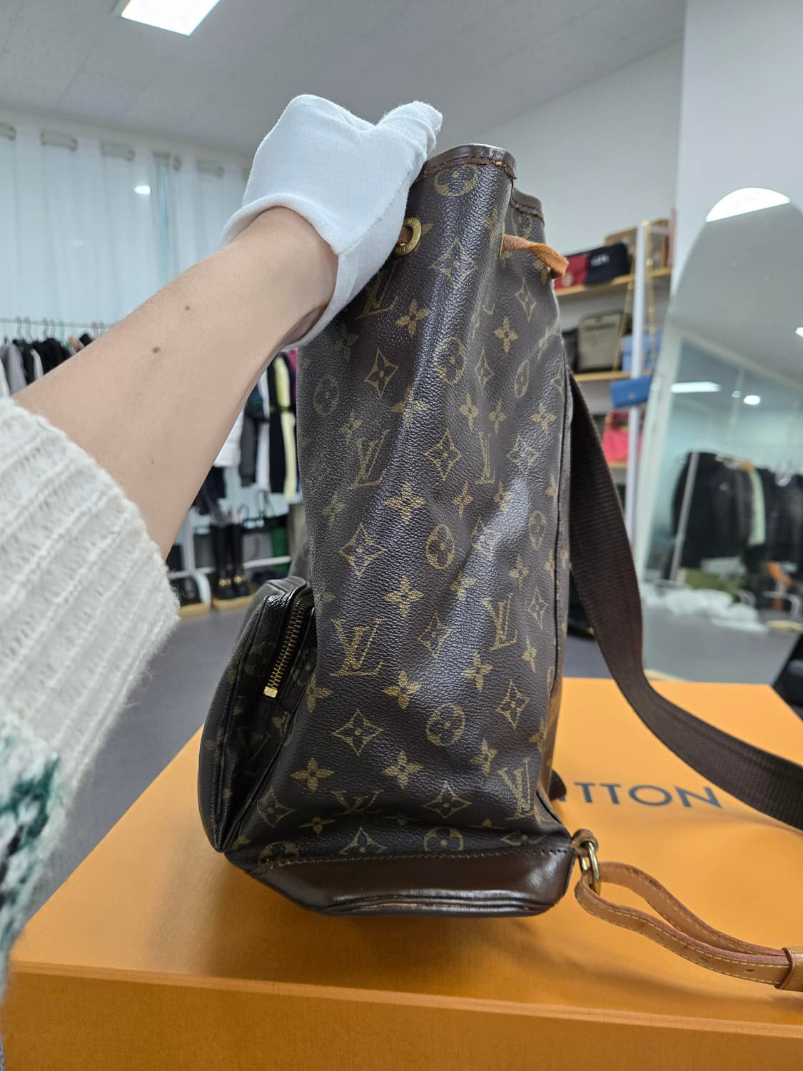 [40%할인] 루이비통 몽수리 백팩 상품이미지4
