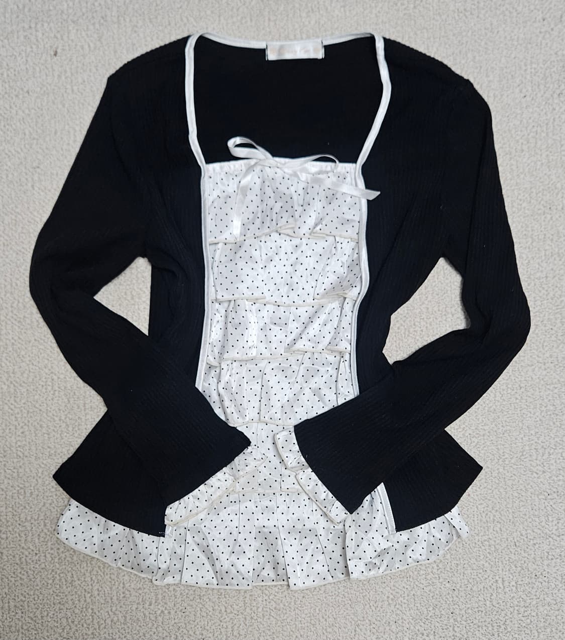 도트 프릴 블라우스 / 공겜여주 갸루 히메갸루 무채색 상품이미지1