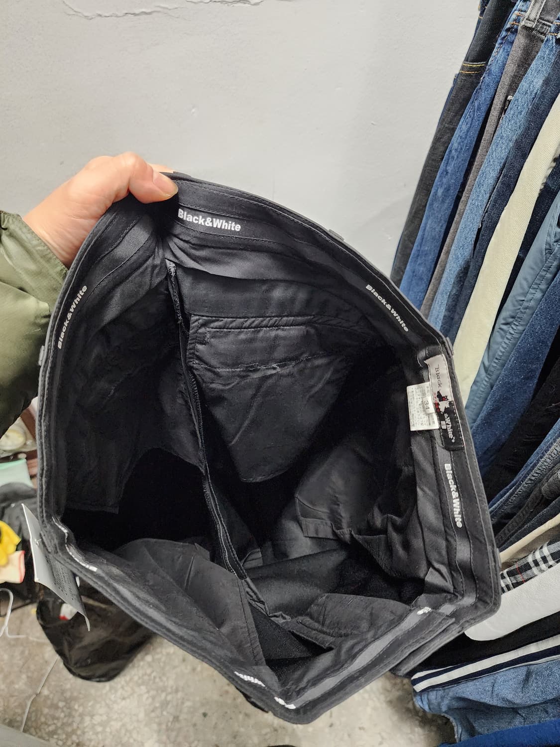 (새상품) 블랙앤화이트 일본판 코팅 바지 상품이미지4