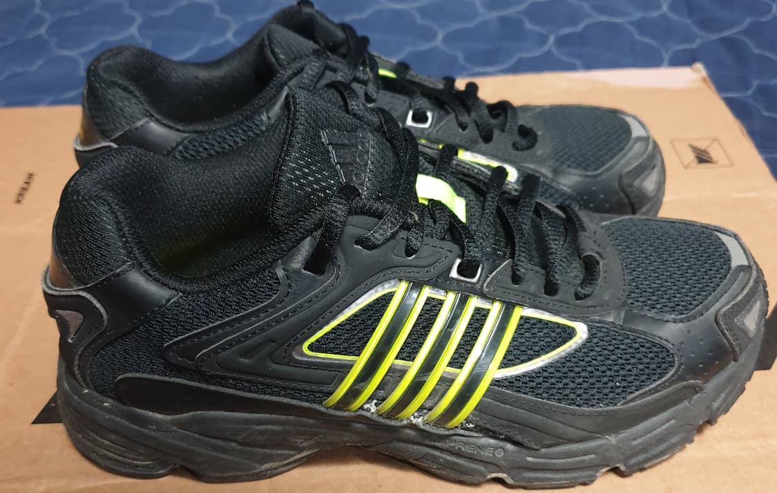 아디다스 리스폰스 CL 블랙 코어 형광 데일리 런닝화 (235) 상품이미지1