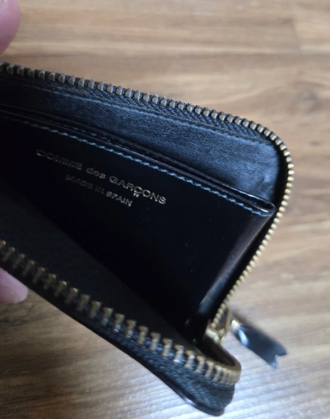 꼼데가르송 엠보싱 지갑 미니 L자 지퍼 도트 가죽 폴카 - 블랙 [정품] 상품이미지2