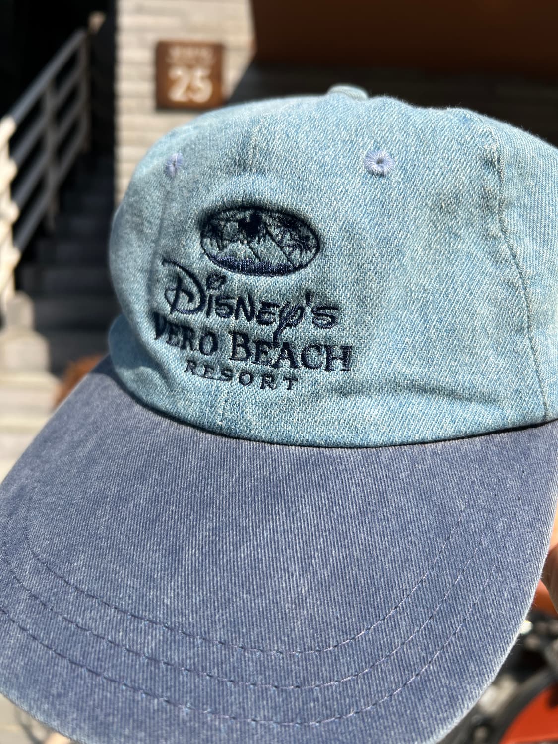 90's Disney USA 디즈니 VERO BEACH 리조트 데님 볼캡 상품이미지3
