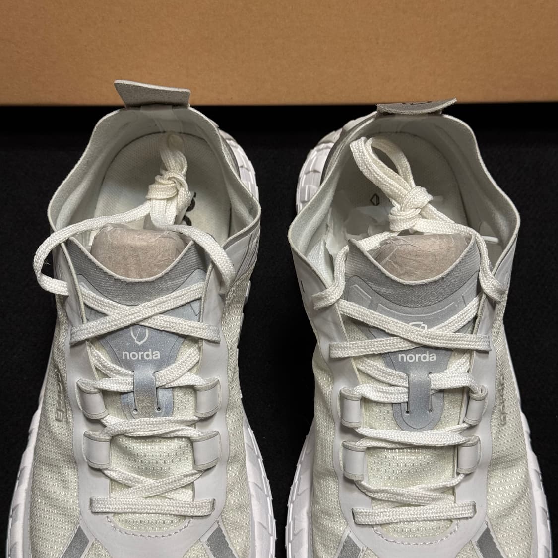 [270] 노다 001 화이트 실버 norda 001 상품이미지2