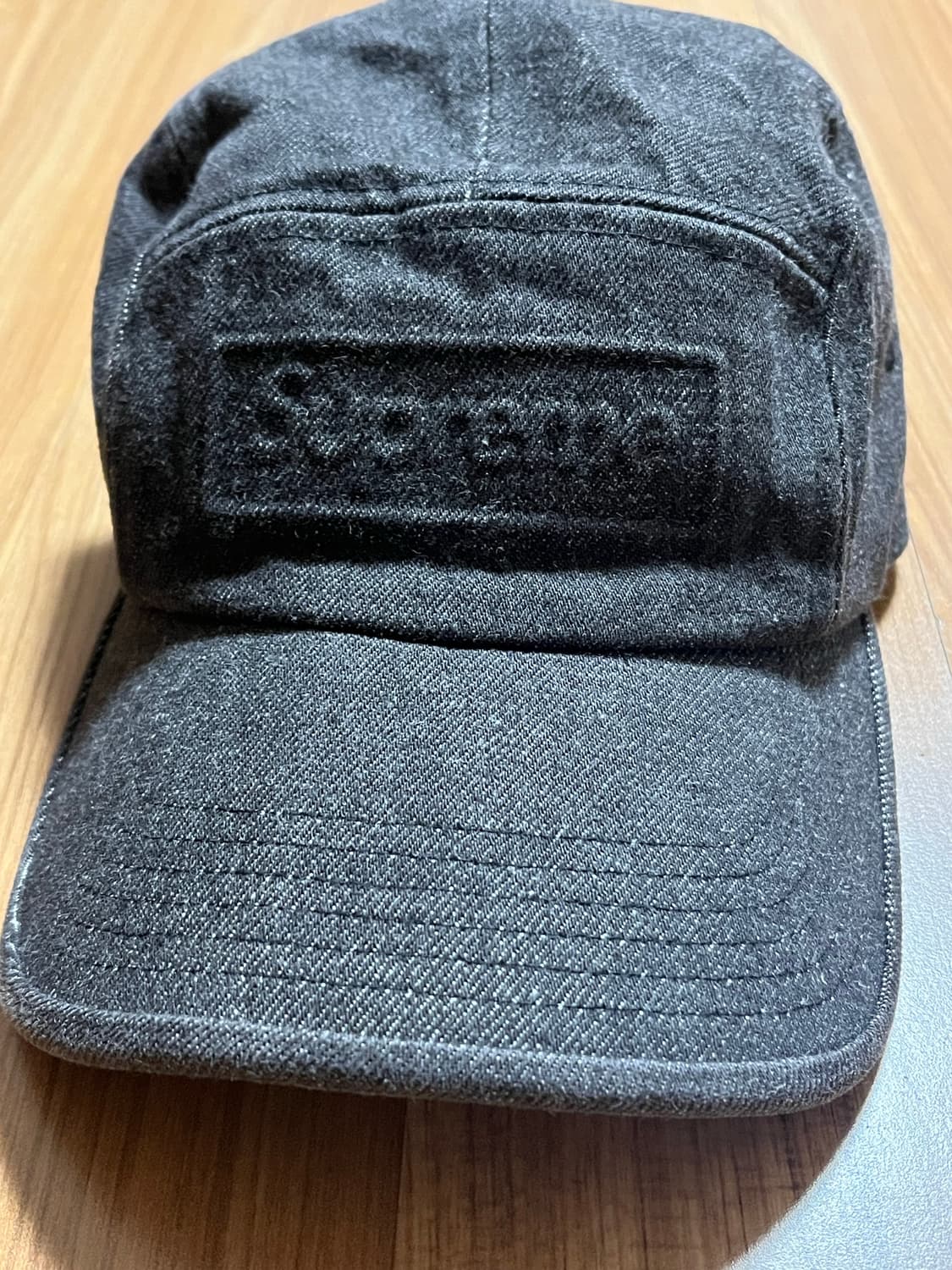 슈프림 엠보시드 데님 캡 상품이미지1