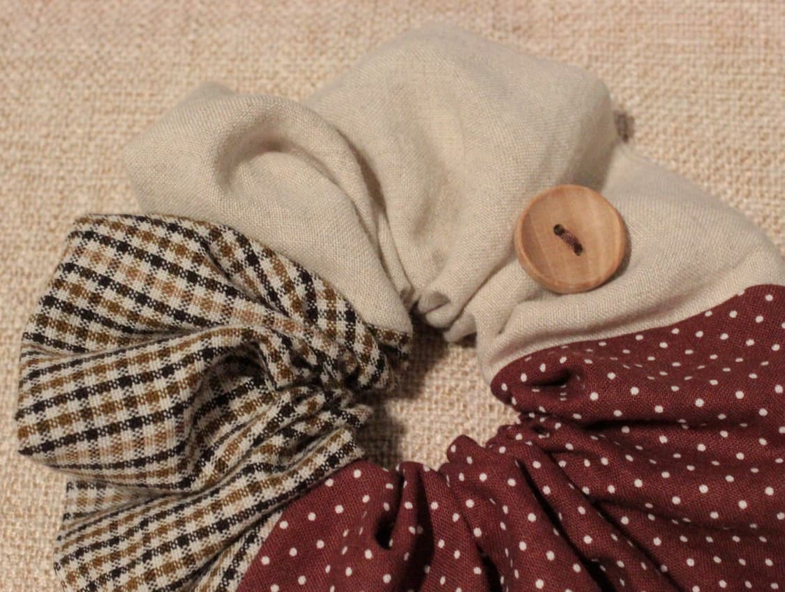 핸드메이드 빈티지 업사이클링 나무단추 스크런치 상품이미지2