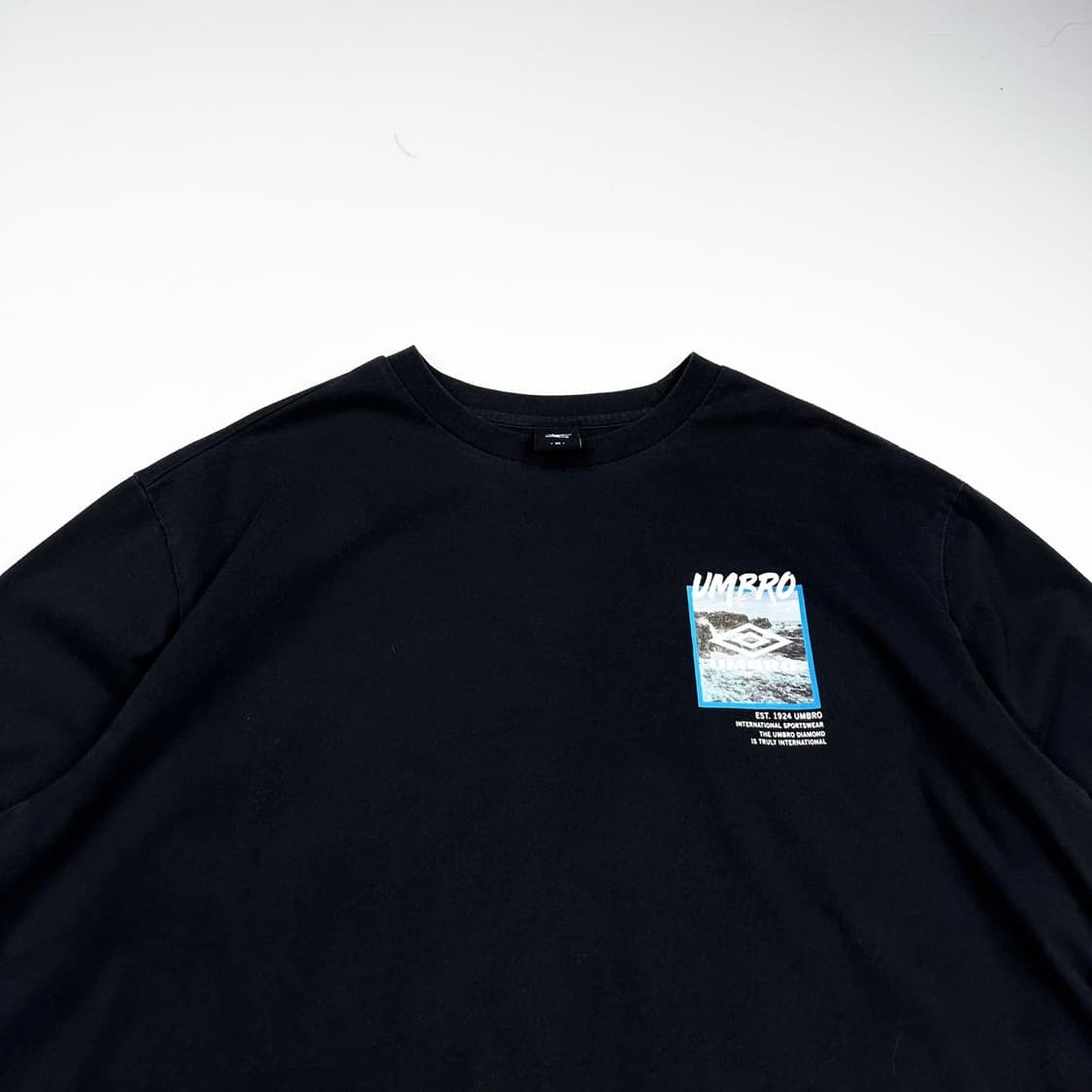 엄브로 다이아 박스 로고 블랙 반팔 티셔츠 (XL) 상품이미지1