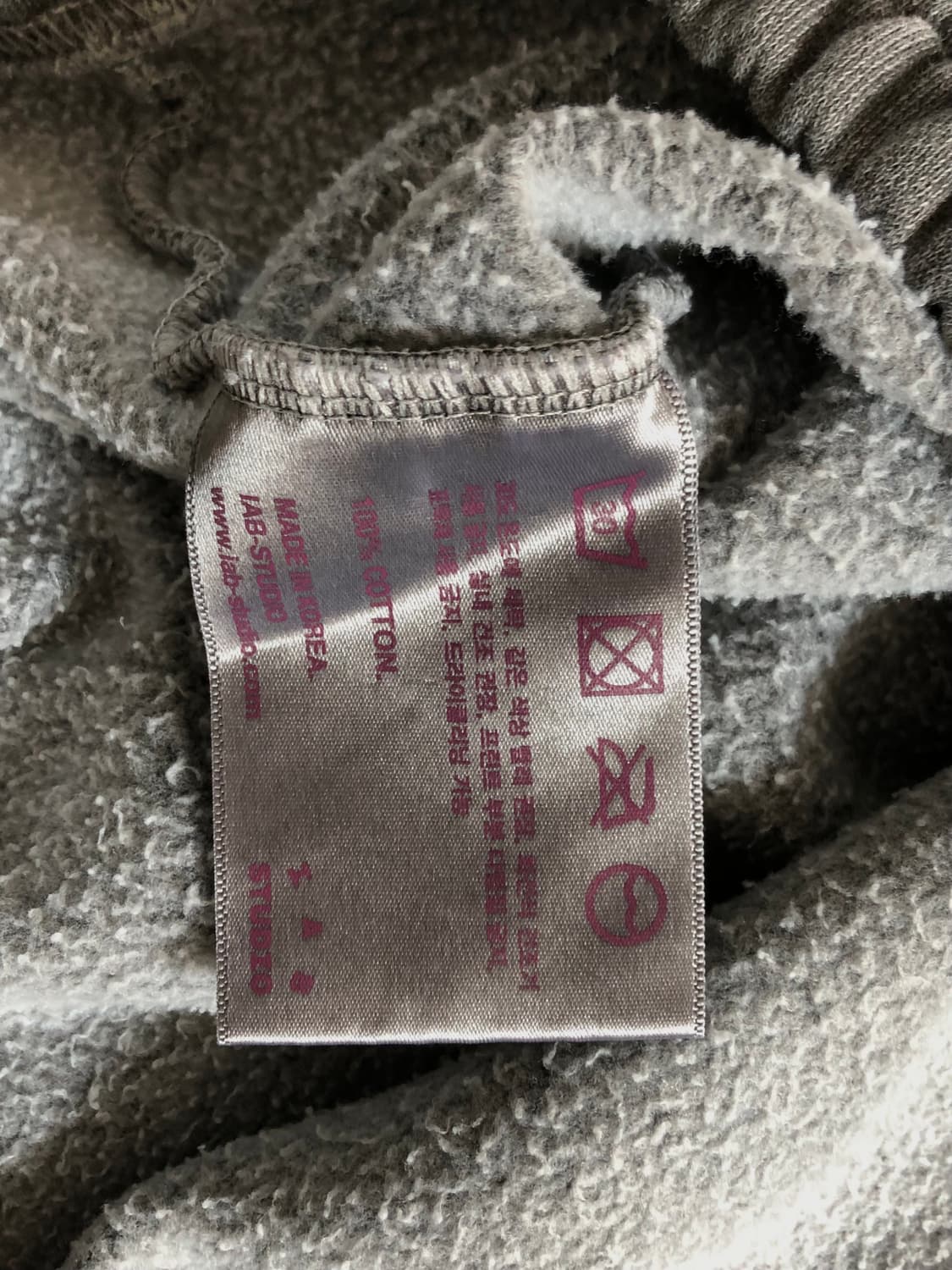 IAB STUDIO 아이앱 스튜디오 차콜 컬러 맨투맨 상품이미지9