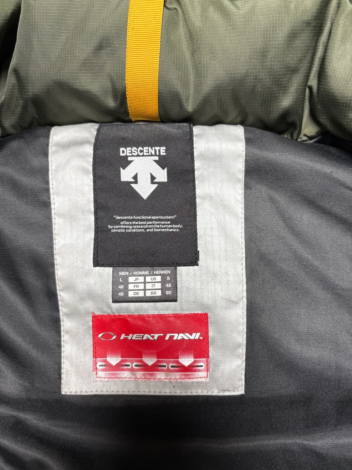 데상트 조끼패딩 상품이미지3