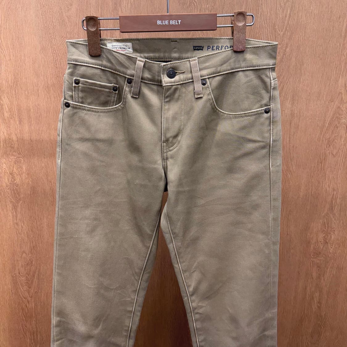 리바이스 프리미엄 511 데님 팬츠 사이드 포켓 디테일 베이지 상품이미지3