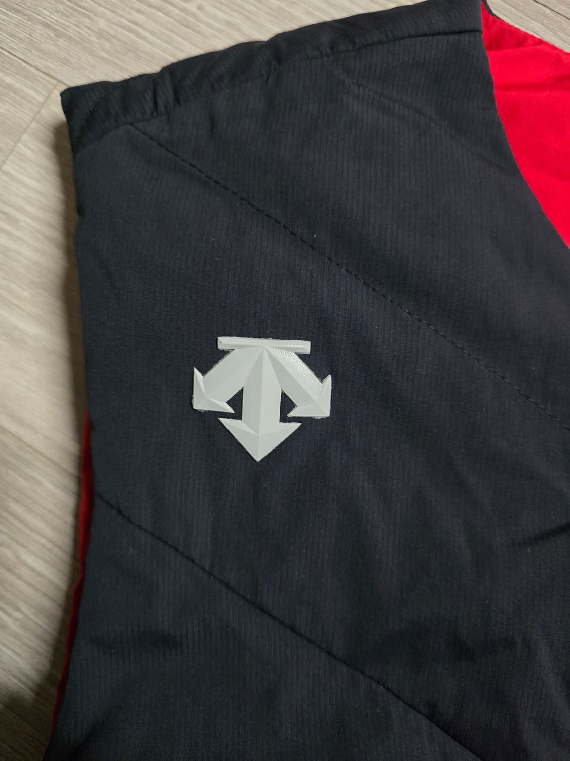 데상트  덕다운 경량조끼.  싸이즈 95 상품이미지3