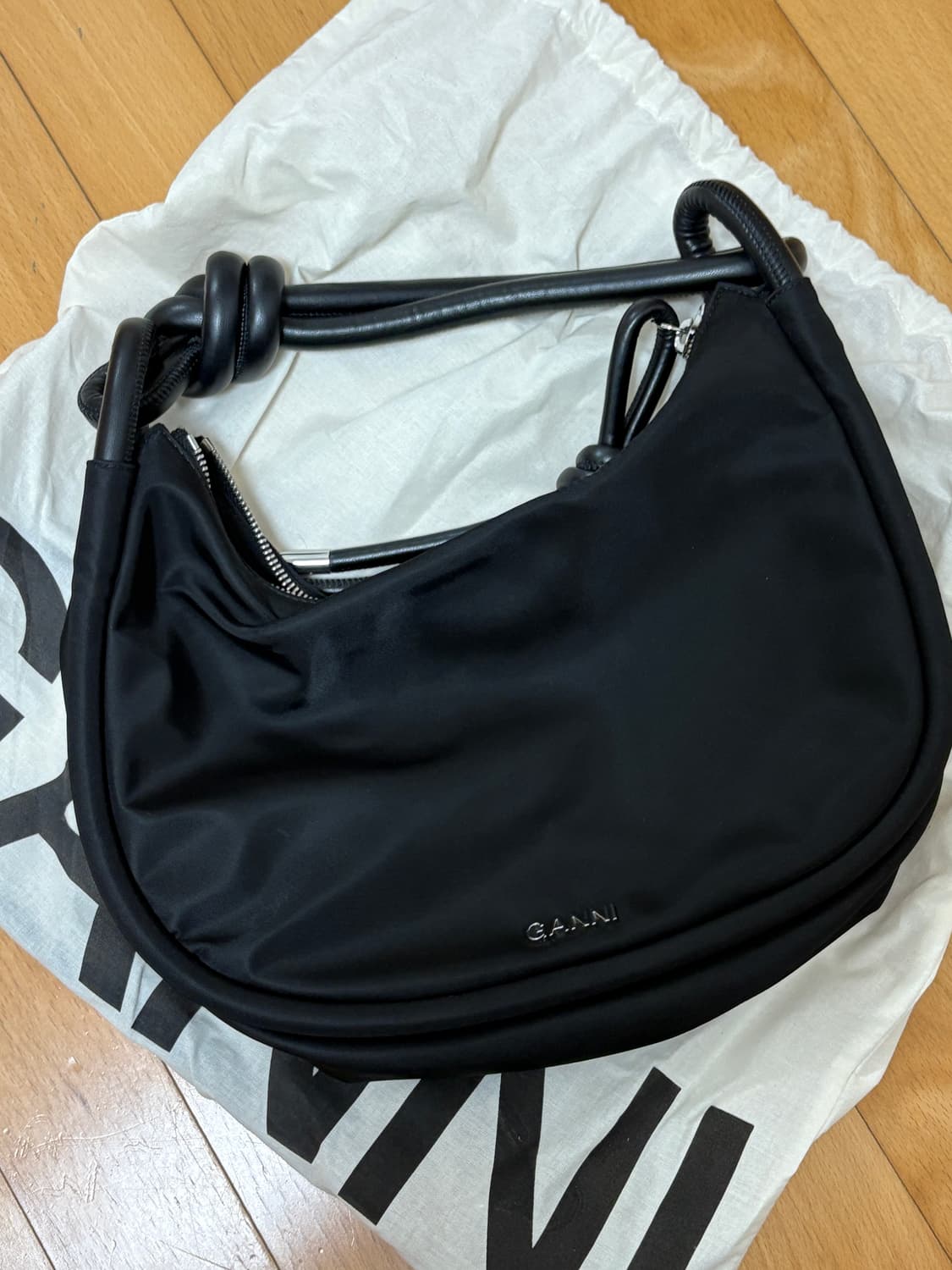 가니 ganni 가방 바게트백 상품이미지1