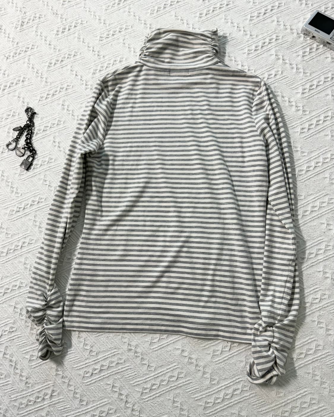 셔링 넥 슬리브 스트라이프 패턴 폴라넥 티 상품이미지6