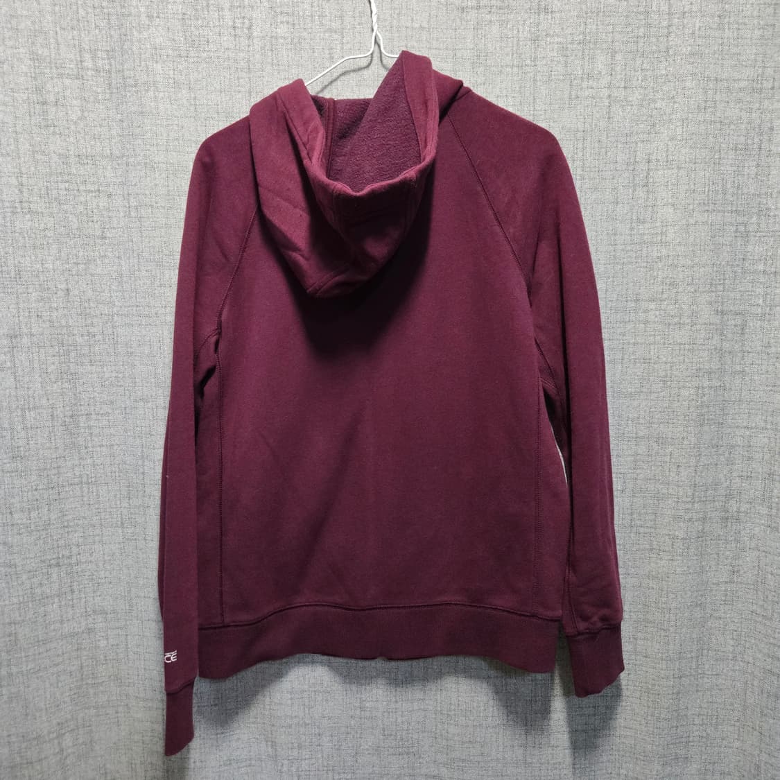 칼하트 여성 슬라이틀리핏  버건디 후드집업  상품이미지2