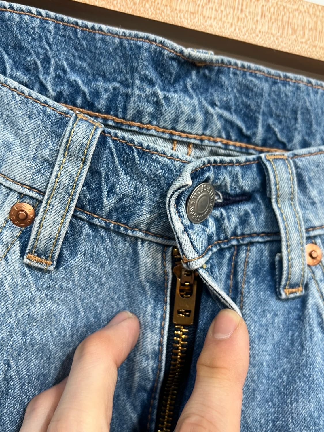 리바이스 505 프리미엄 와이드핏 연청 데님 팬츠 상품이미지4