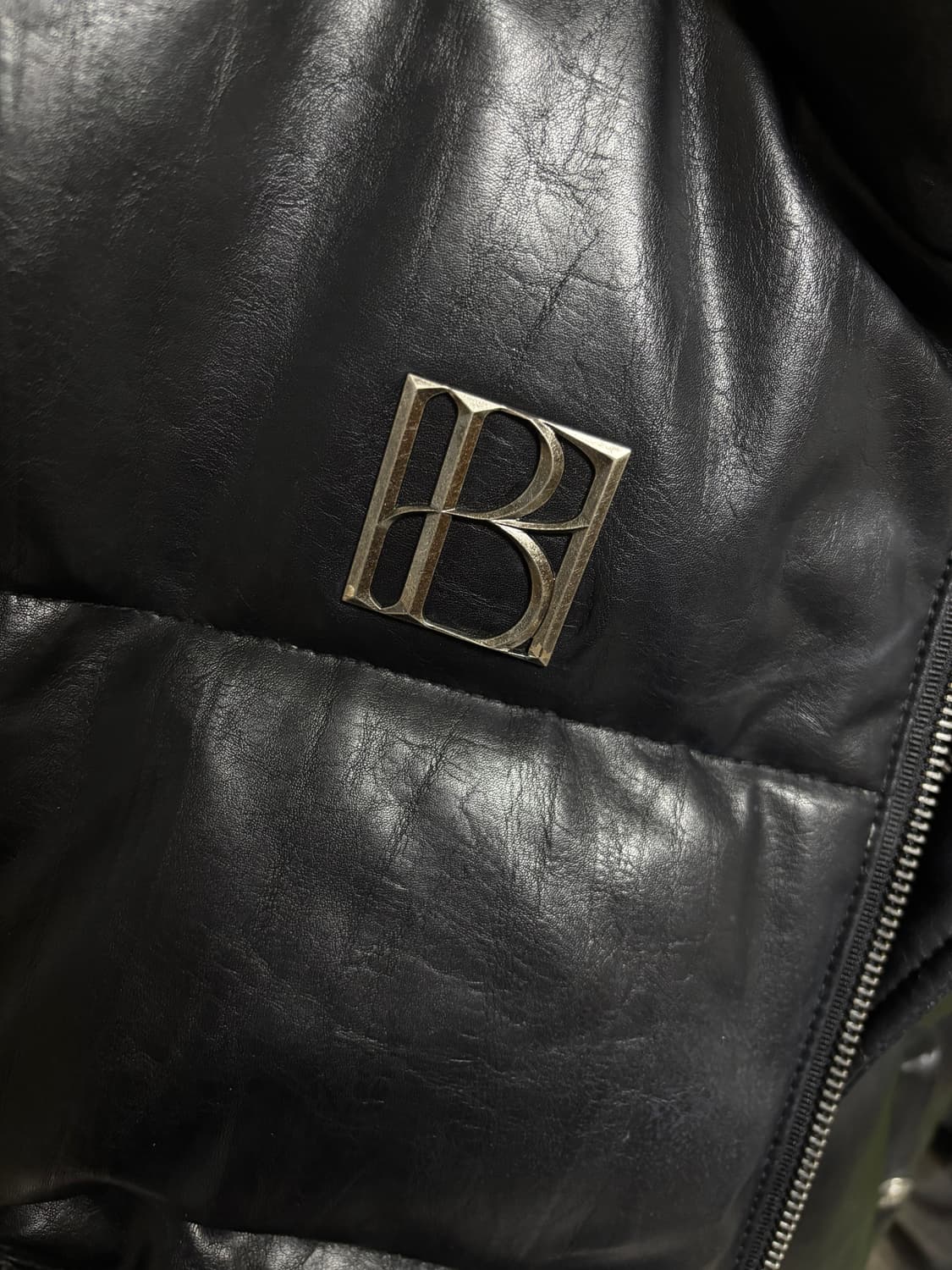 (단순개봉 새상품, S) 보헤미안서울 레더 덕다운 메탈로고 패딩 상품이미지2