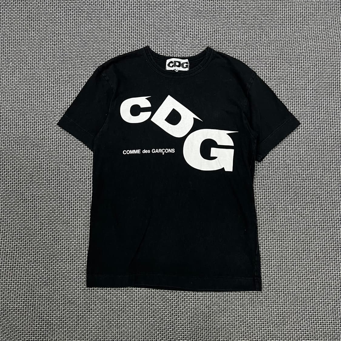 CDG 블랙 로고 반팔 상품이미지1
