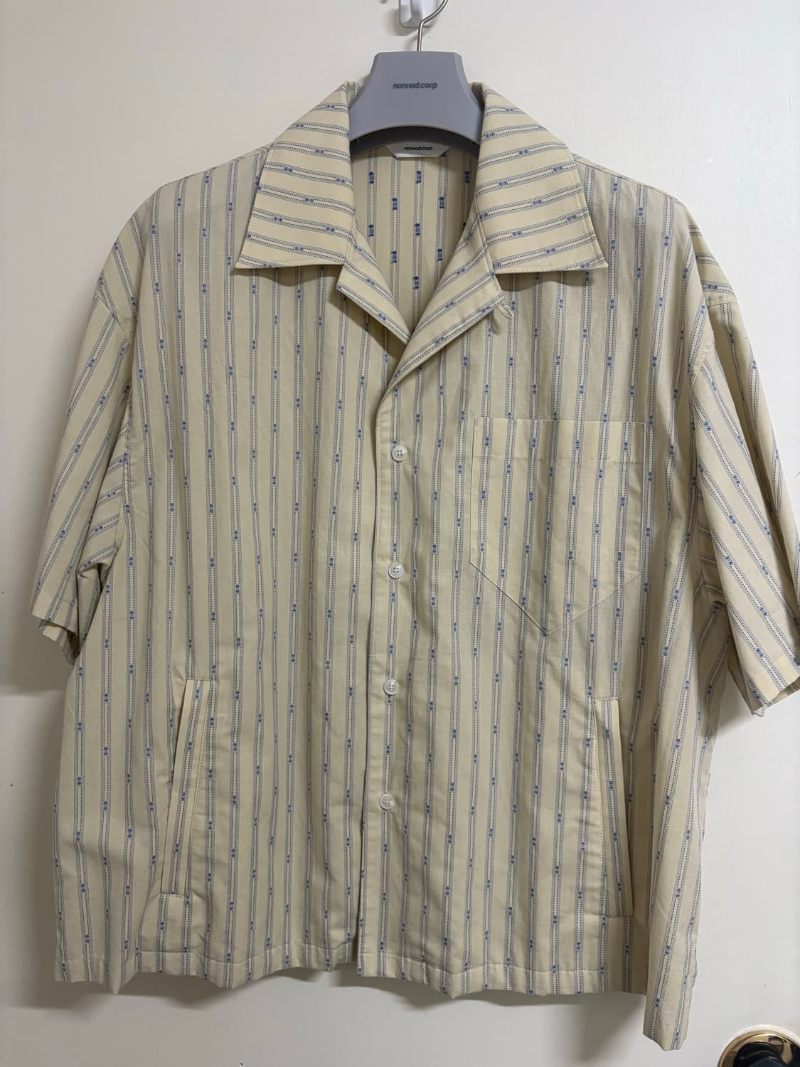 [1] 논노드 베케이션 셔츠 옐로우 스트라이프 상품이미지1