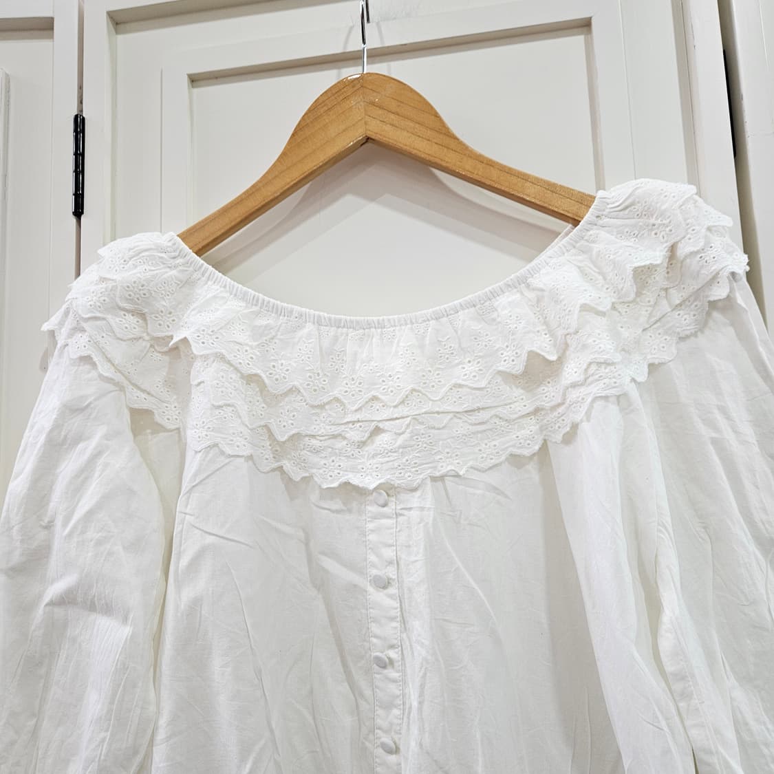 레이스 프릴 블라우스 화이트 7부 상품이미지3