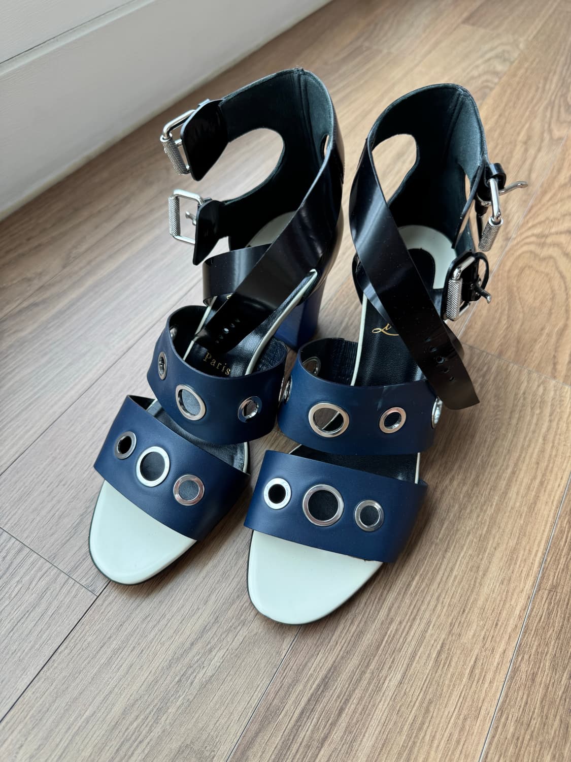 [크리스찬 루부탱] 네이비 그로밋 샌들 힐 38.5 (정품) 상품이미지2