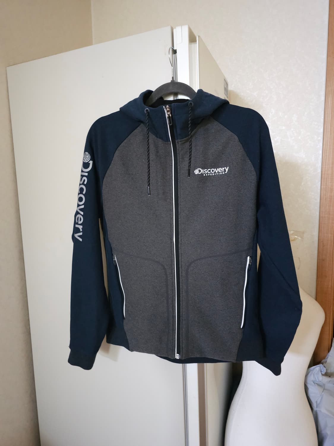 디스커버리 그레이/네이비 기모 후드집업 상품이미지1