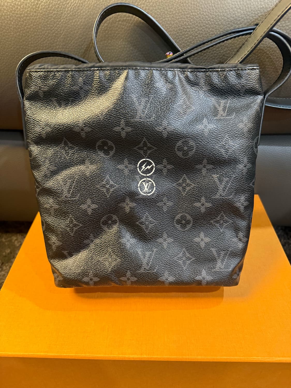 루이비통 x 프라그먼트 크로스백 상품이미지2