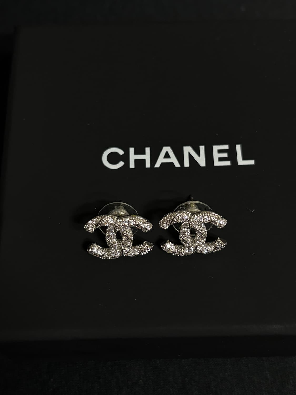 샤넬 정품 cc로고 업사이클링 실버 스틸 크리스탈 귀걸이 상품이미지2