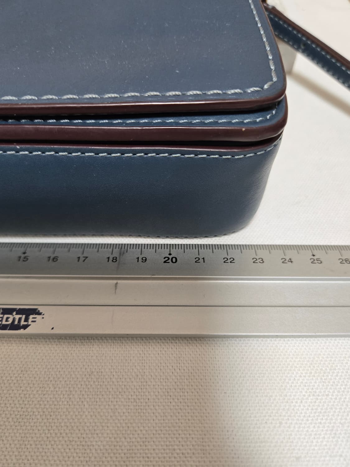 코치 블루 레더 크로스백 상품이미지9