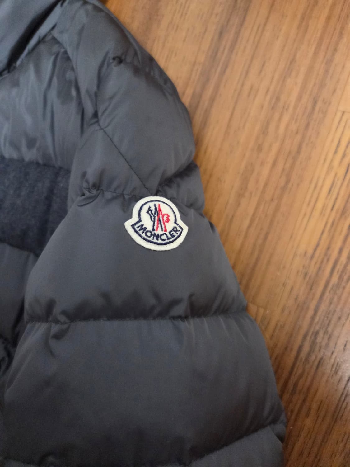 몽클레어 그레이 패딩자켓 상품이미지2
