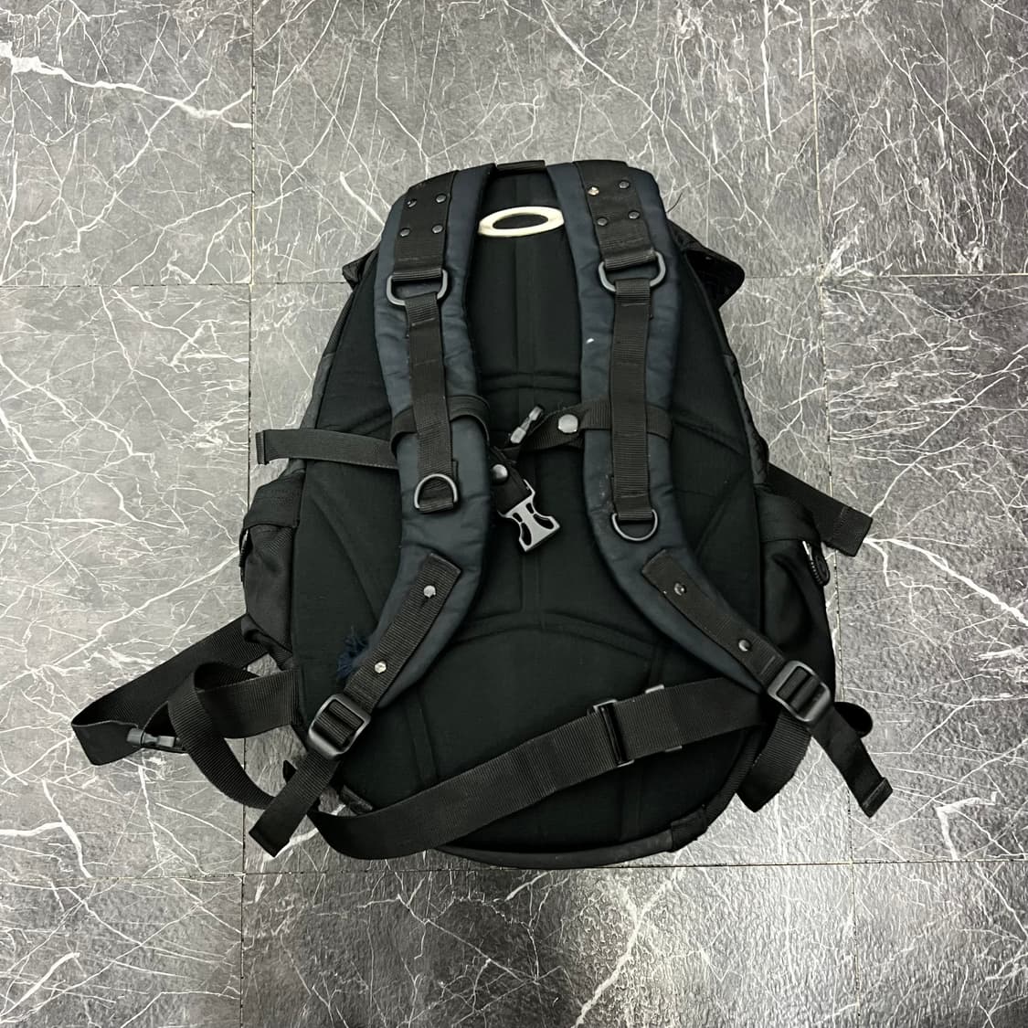 오클리 아이콘로고 3.0 테크니컬 백팩 블랙 상품이미지4